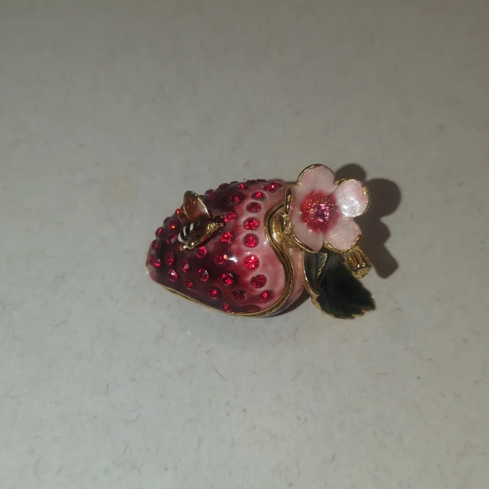 Elegant Rhinestone Jeweled Strawberry with Bee Ring/Trinket Box - Picture 1 of 3
